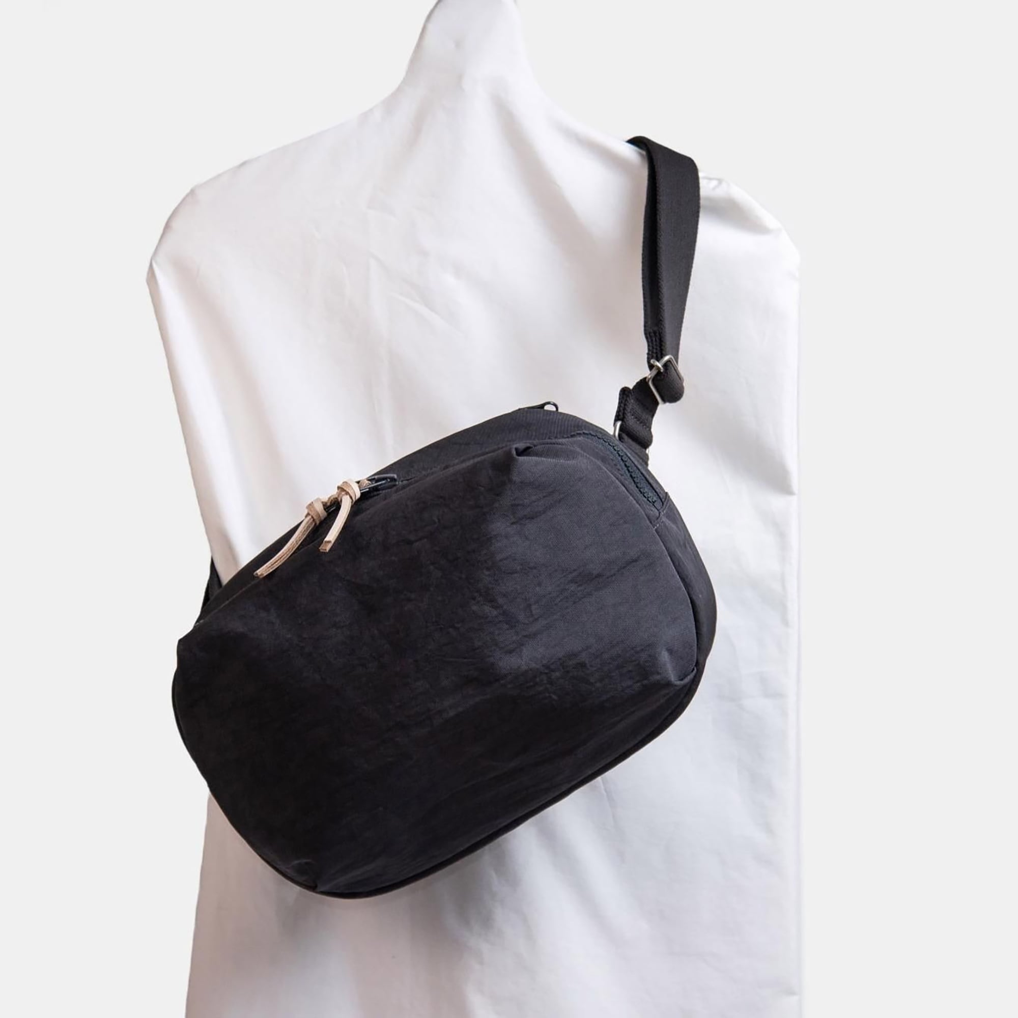 NIZYU KANO「FUKUI SIWAナイロンボディバッグ」 M 　ダークグレー