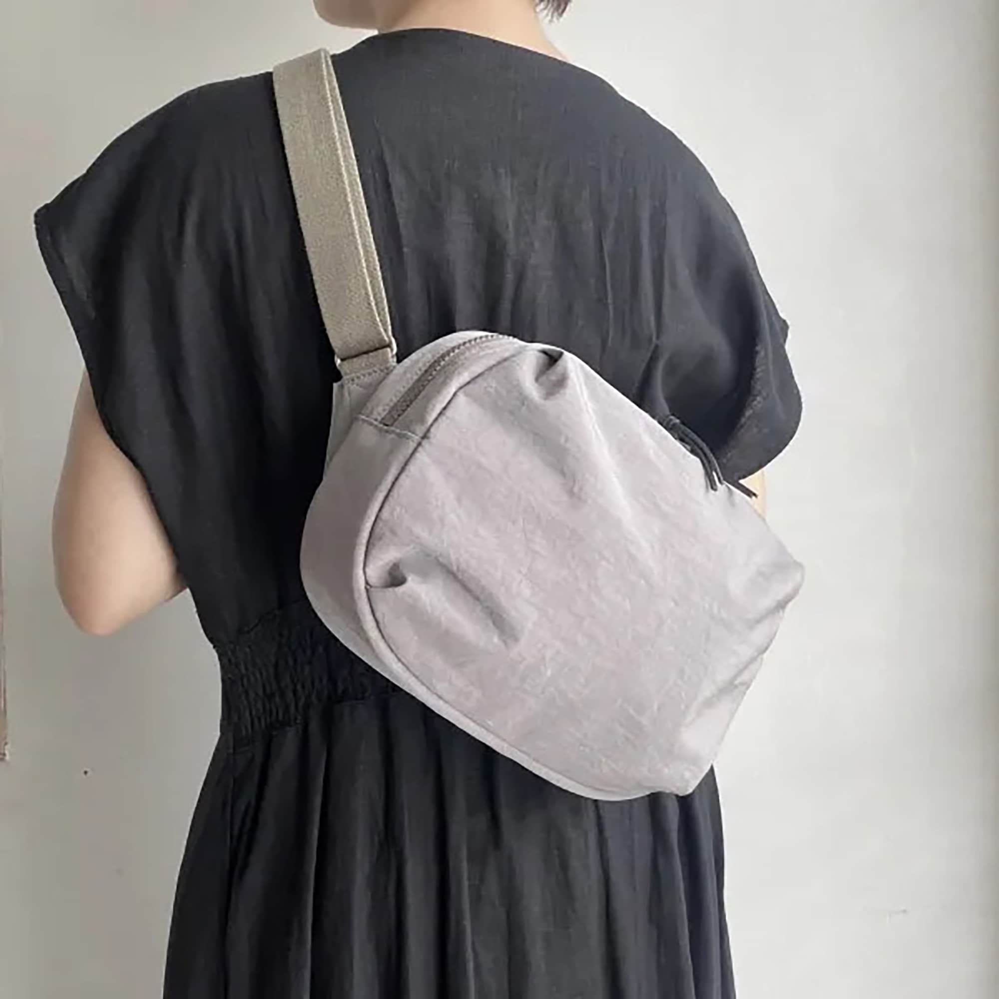 NIZYU KANO「FUKUI SIWAナイロンボディバッグ」 M グレージュ | 無印良品