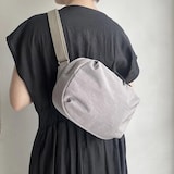   NIZYU KANO「FUKUI SIWAナイロンボディバッグ」 M 　 グレージュ