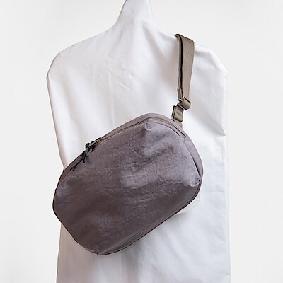   NIZYU KANO「FUKUI SIWAナイロンボディバッグ」 M 　 グレージュ