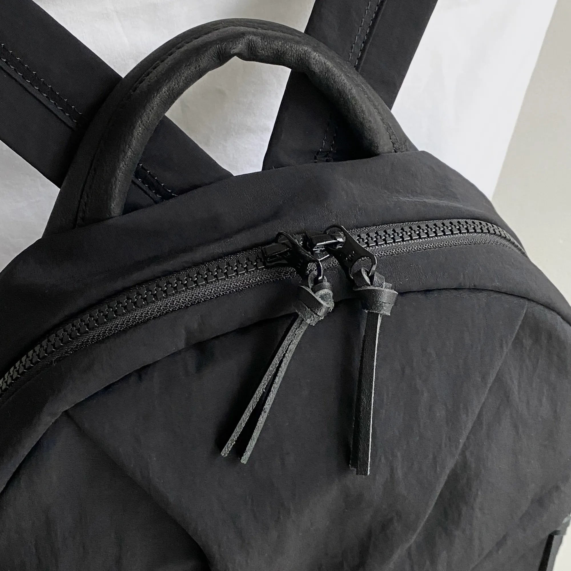 NIZYU KANO「ライトナイロンリュック」 S　ストレートグレー