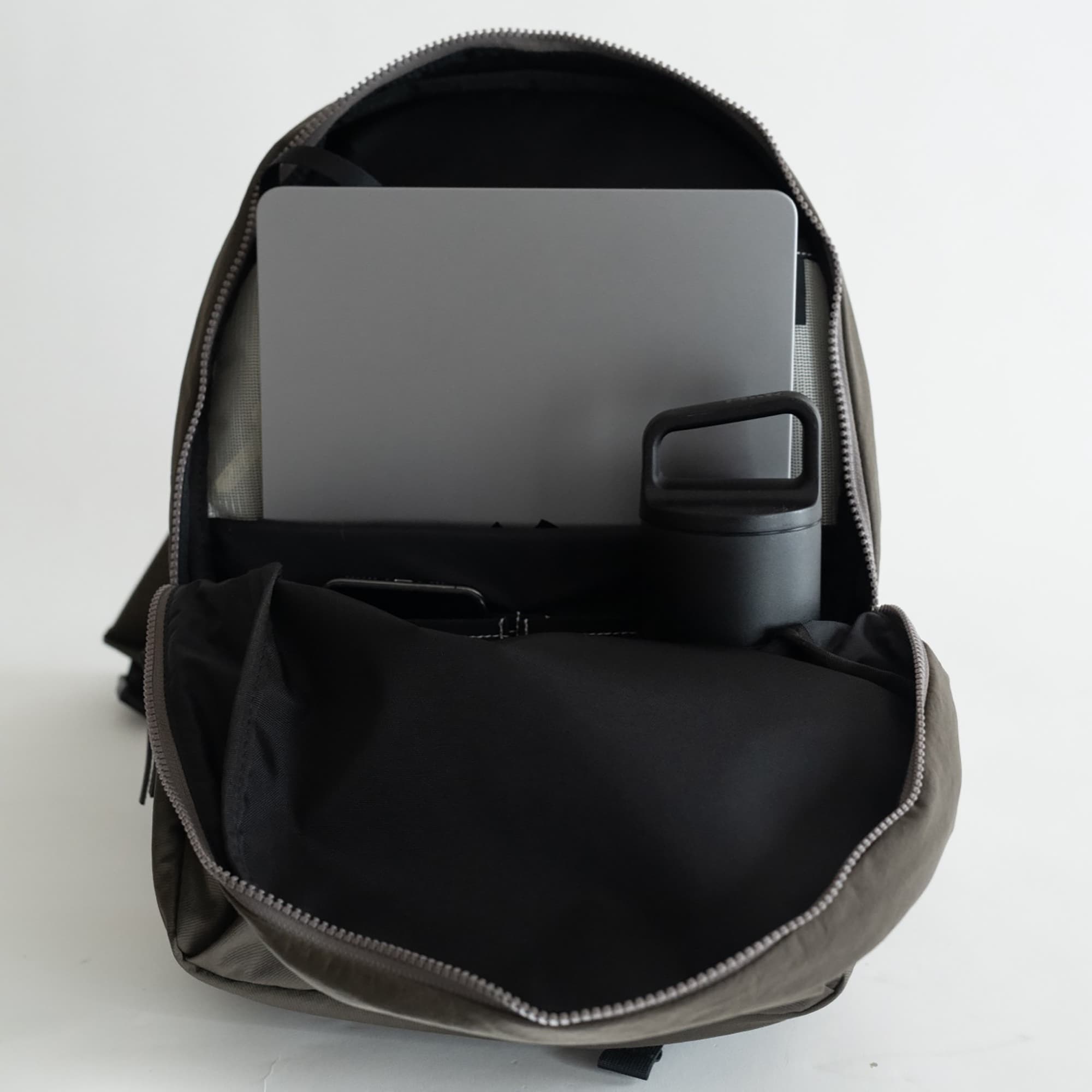 NIZYU KANO「ライトナイロンリュック」 S　ストレートグレー