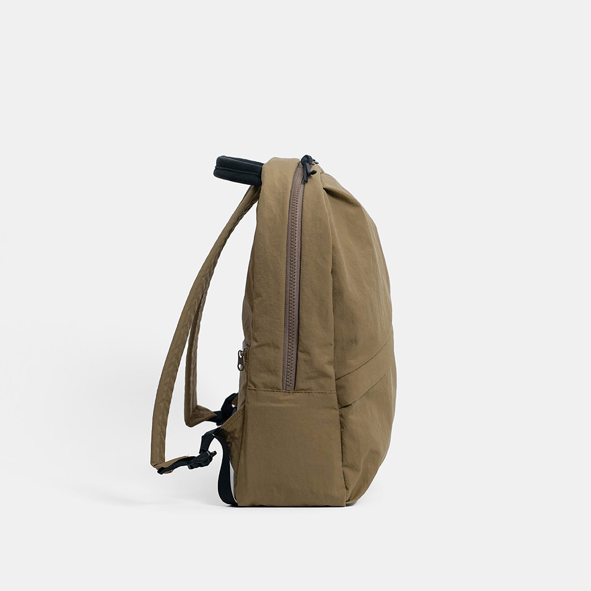 NIZYU KANOの「ライトナイロンリュック」 S　キャメルベージュ