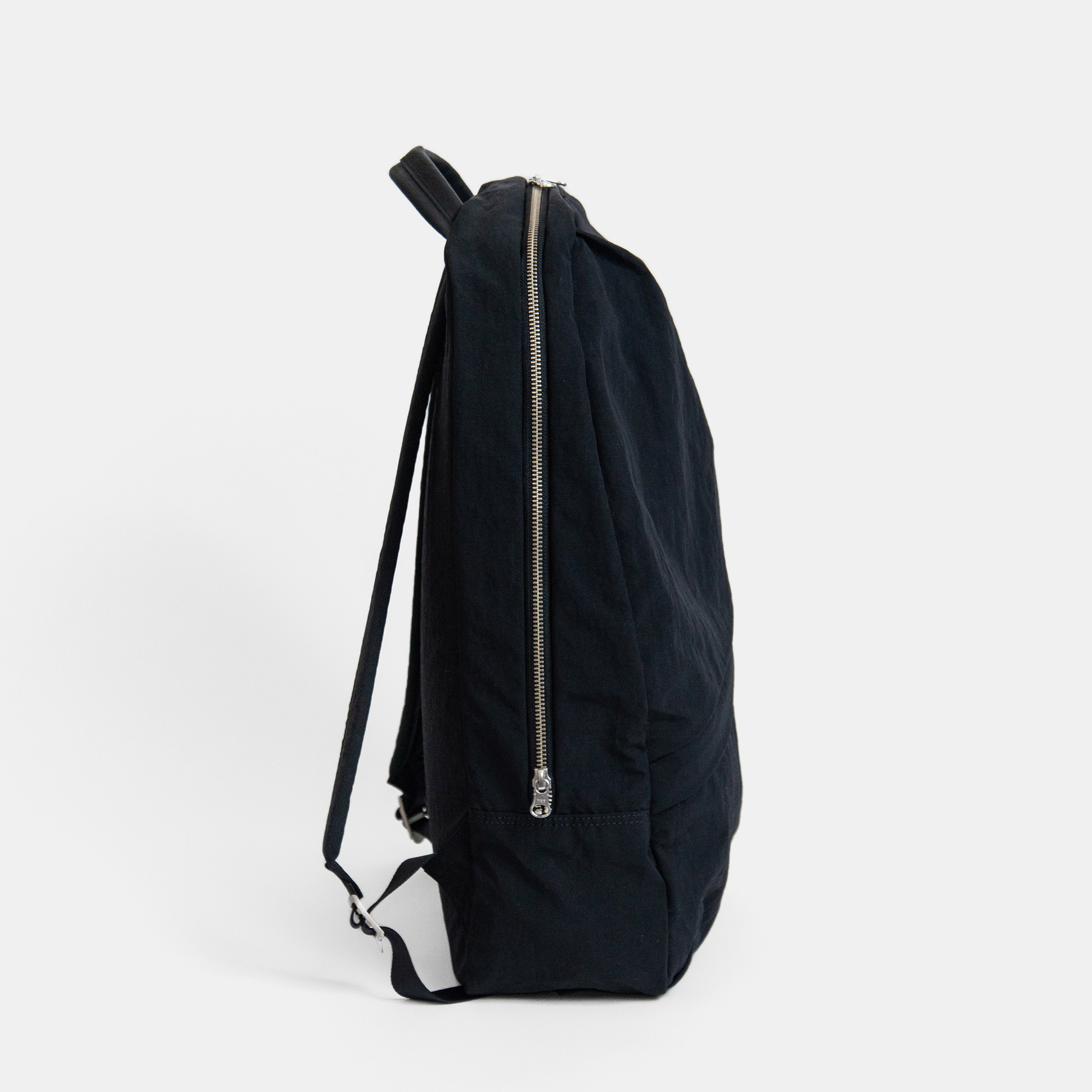 NIZYU KANO「ライトナイロンリュック」M　ブラック