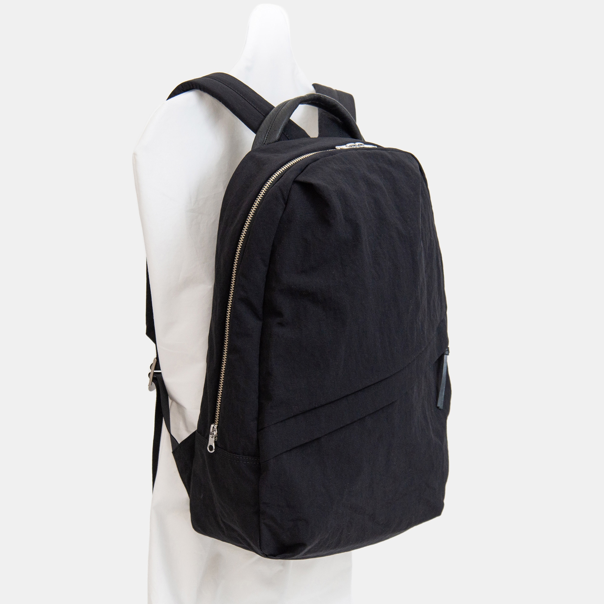 NIZYU KANO「ライトナイロンリュック」M　ブラック