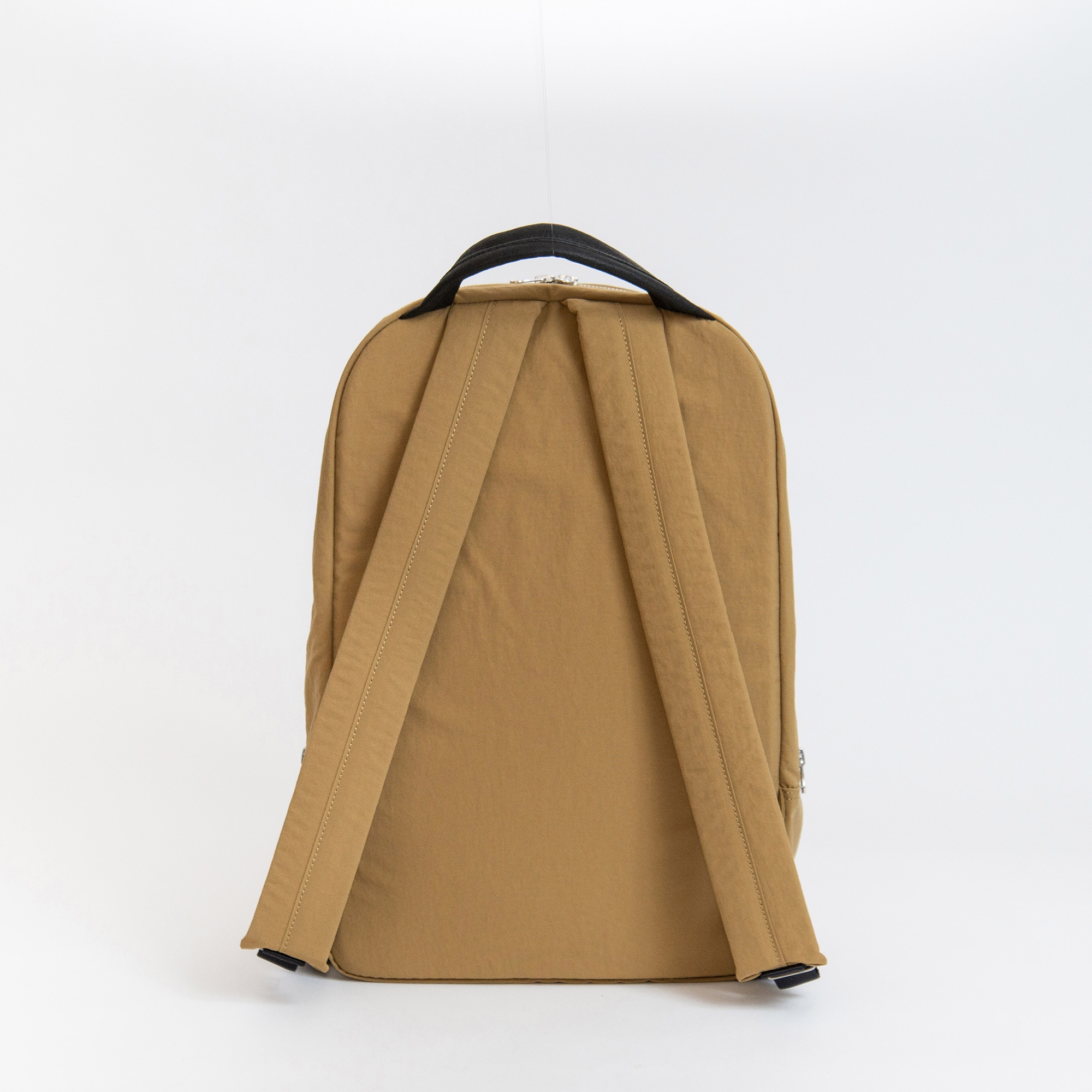 NIZYU KANO「ライトナイロンリュック」M 　キャメルベージュ