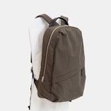 NIZYU KANO「ライトナイロンリュック」M　モカブラウン