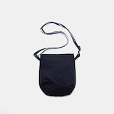 NIZYU KANO「ライトナイロンショルダーポーチ」　ブラック