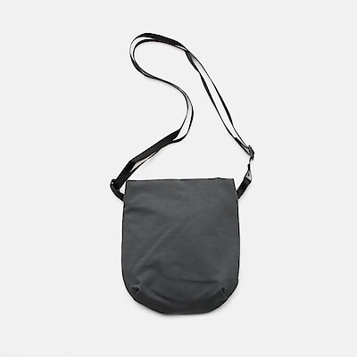 NIZYU KANOの「ライトナイロンショルダーポーチ」　ストレートグレー