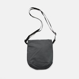 NIZYU KANOの「ライトナイロンショルダーポーチ」　ストレートグレー