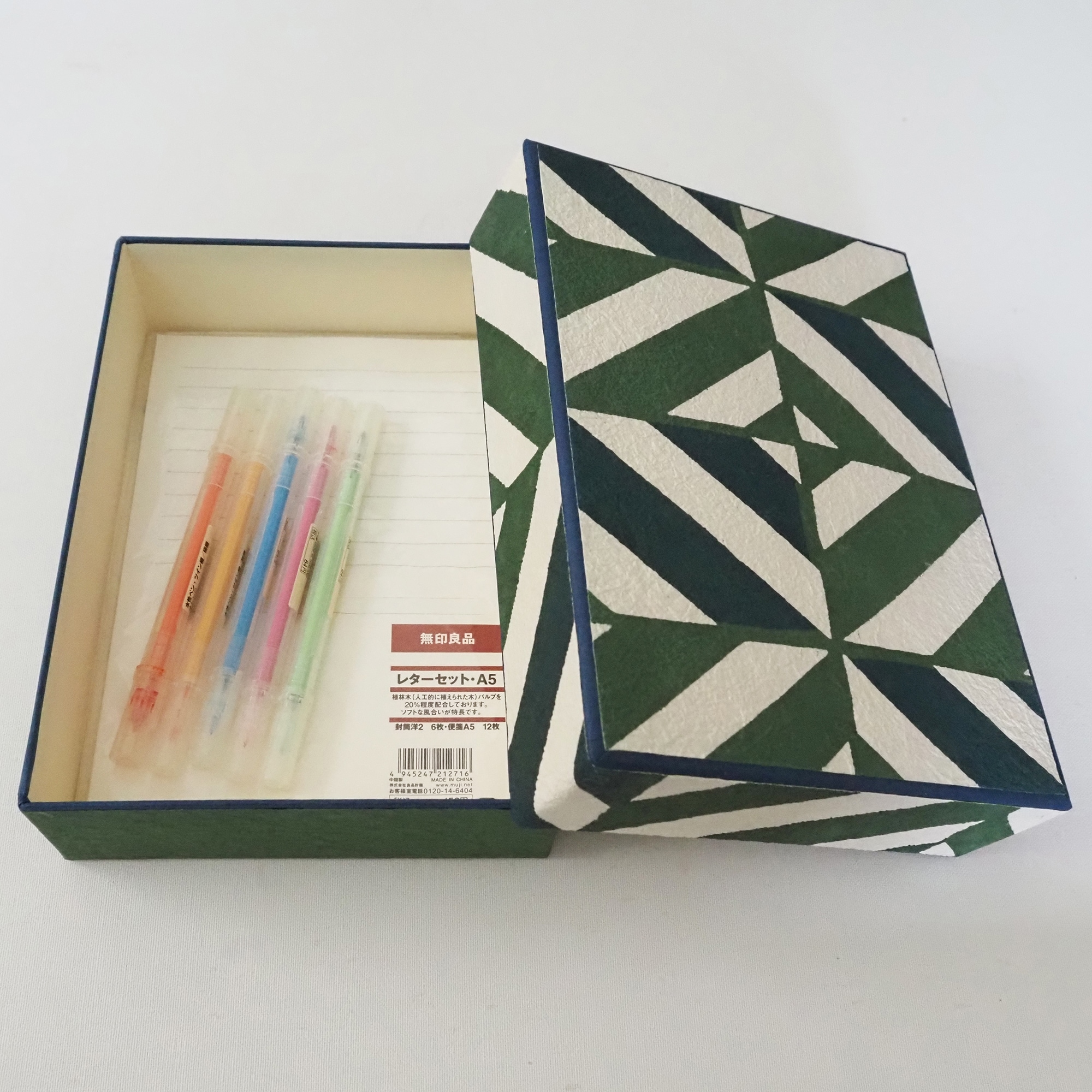 富山県　桂樹舎の「八尾和紙　文庫箱」小（万華鏡×緑）