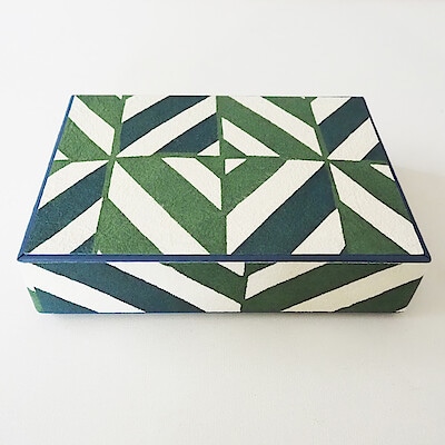 富山県　桂樹舎の「八尾和紙　文庫箱」小（万華鏡×緑）