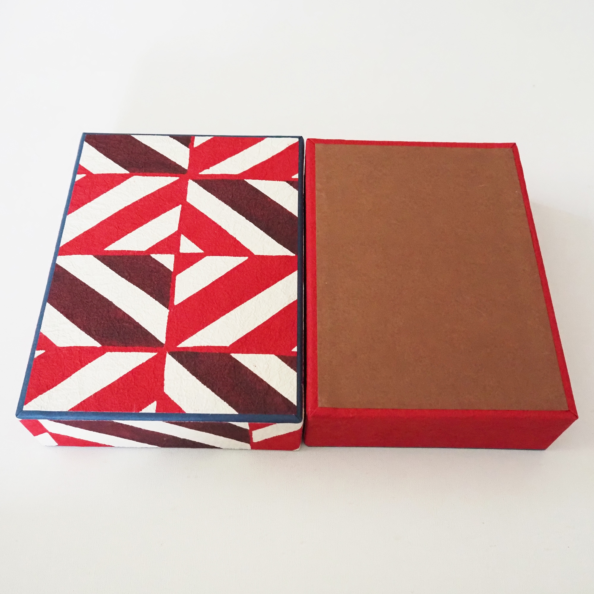 富山県　桂樹舎の「八尾和紙　文庫箱」小（万華鏡×赤）