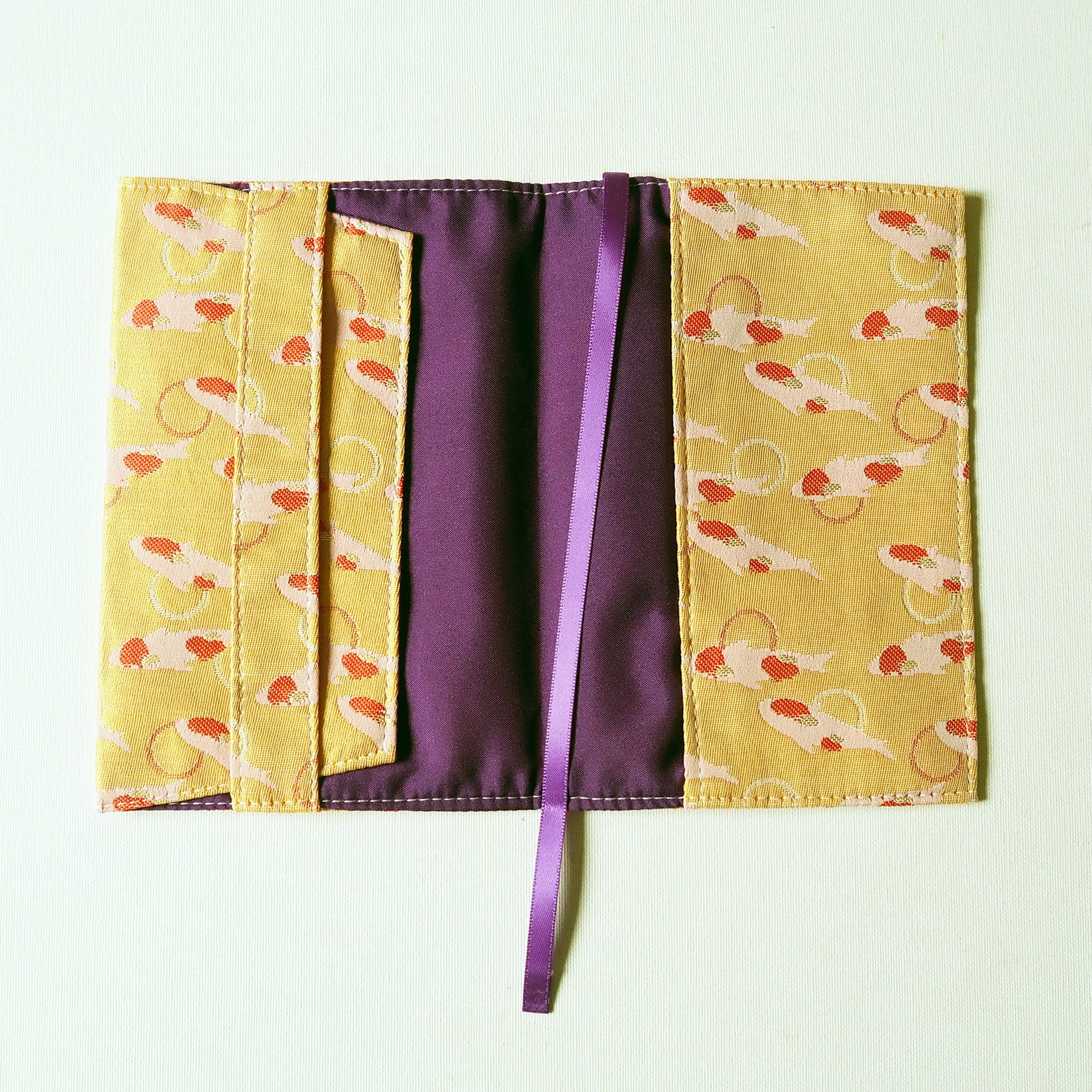 山梨県　光織物のブックカバー「Engi book cover 鯉」