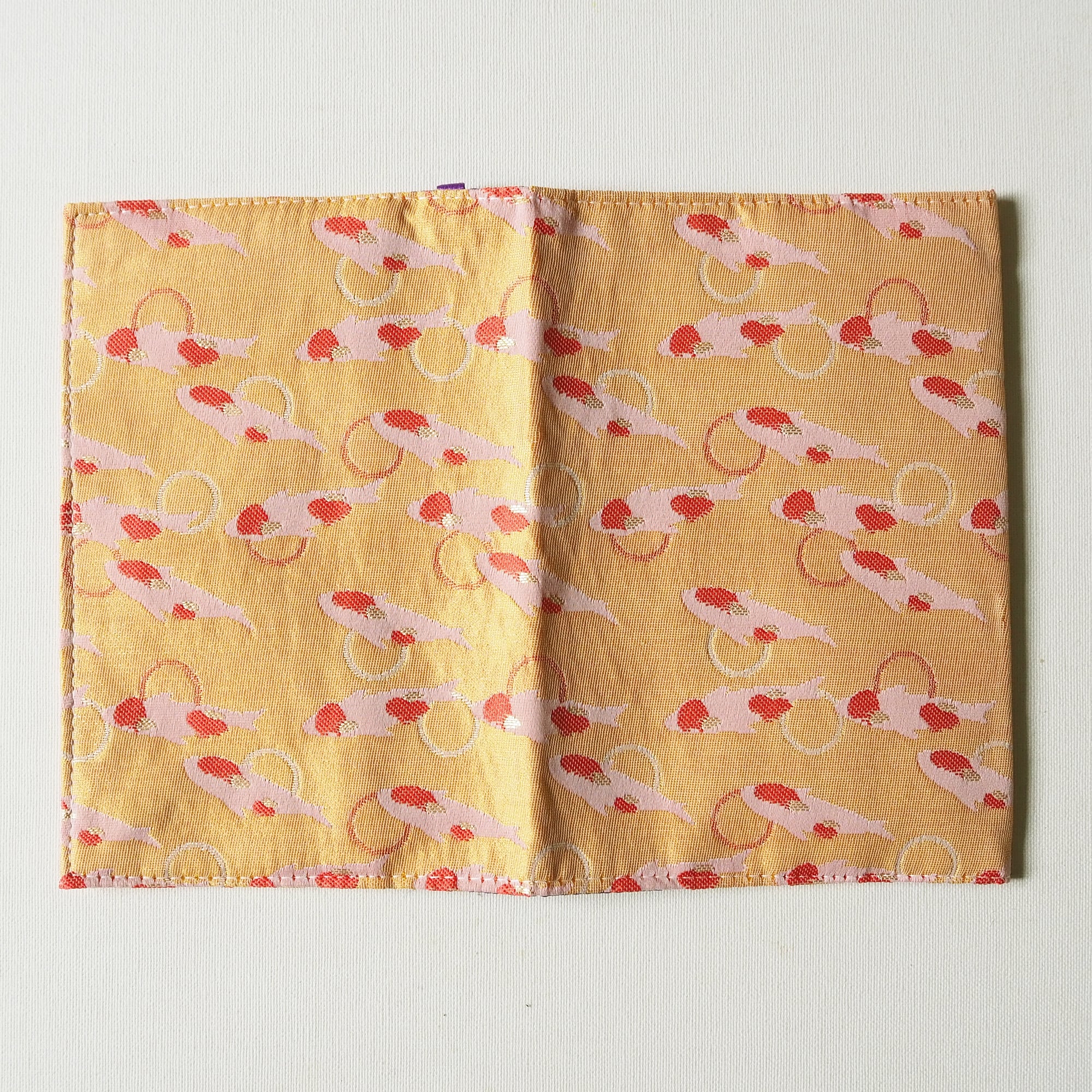 山梨県　光織物のブックカバー「Engi book cover 鯉」