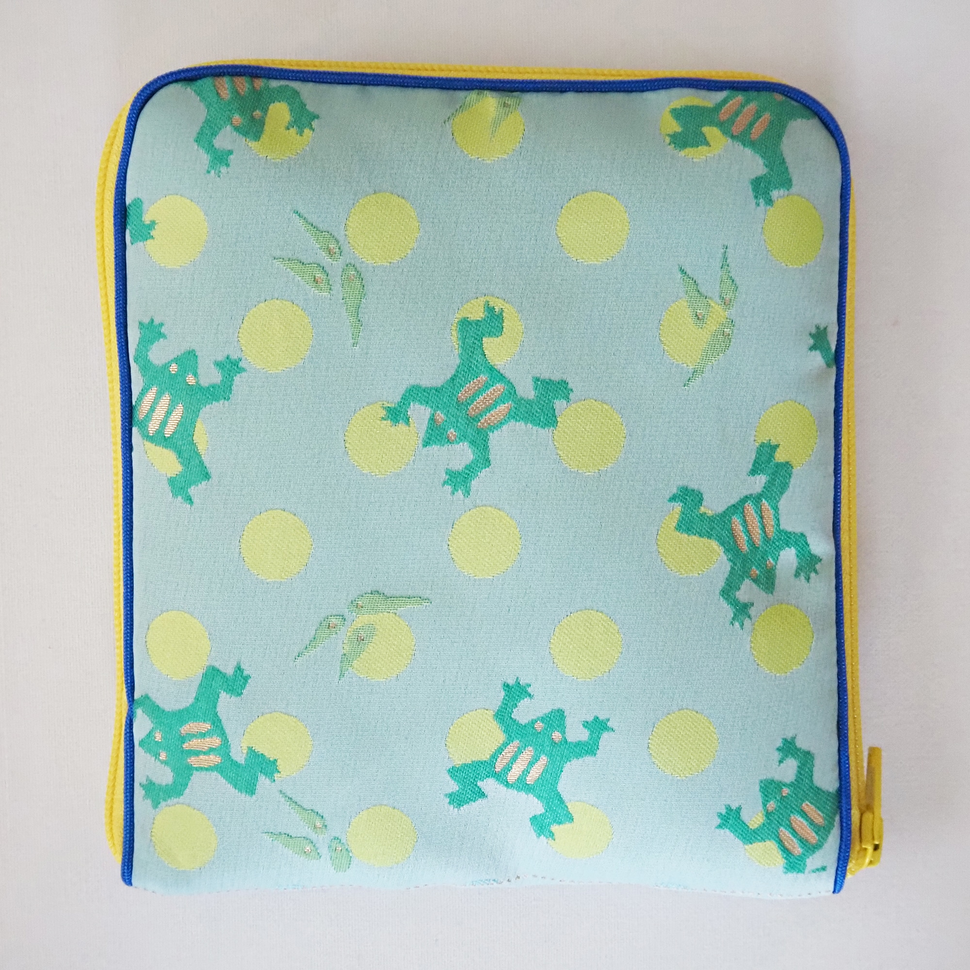 山梨県　光織物の母子手帳ケース「ごきげんぽーち かえる」