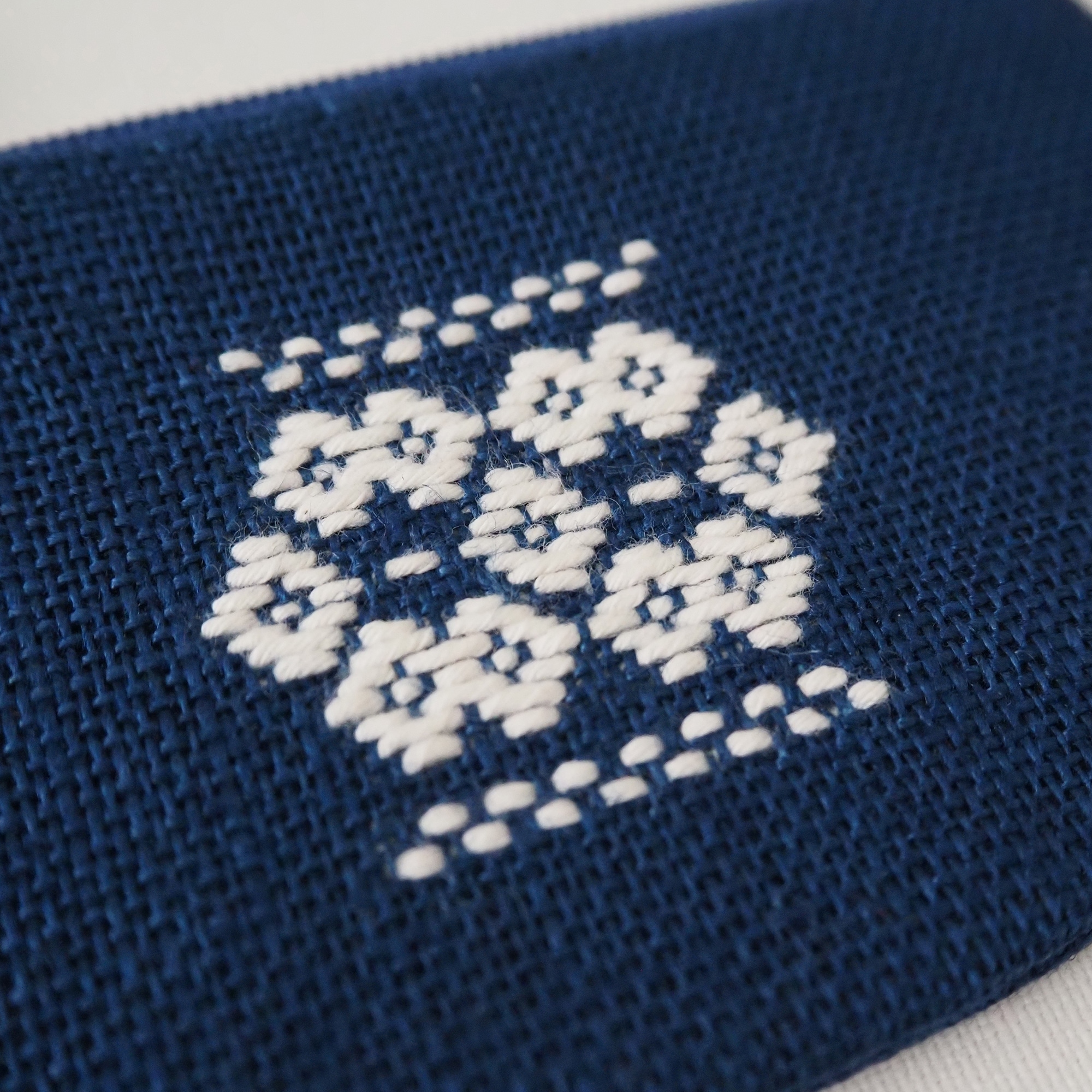 青森県　弘前こぎん研究所のこぎん刺し「丸小銭入」青