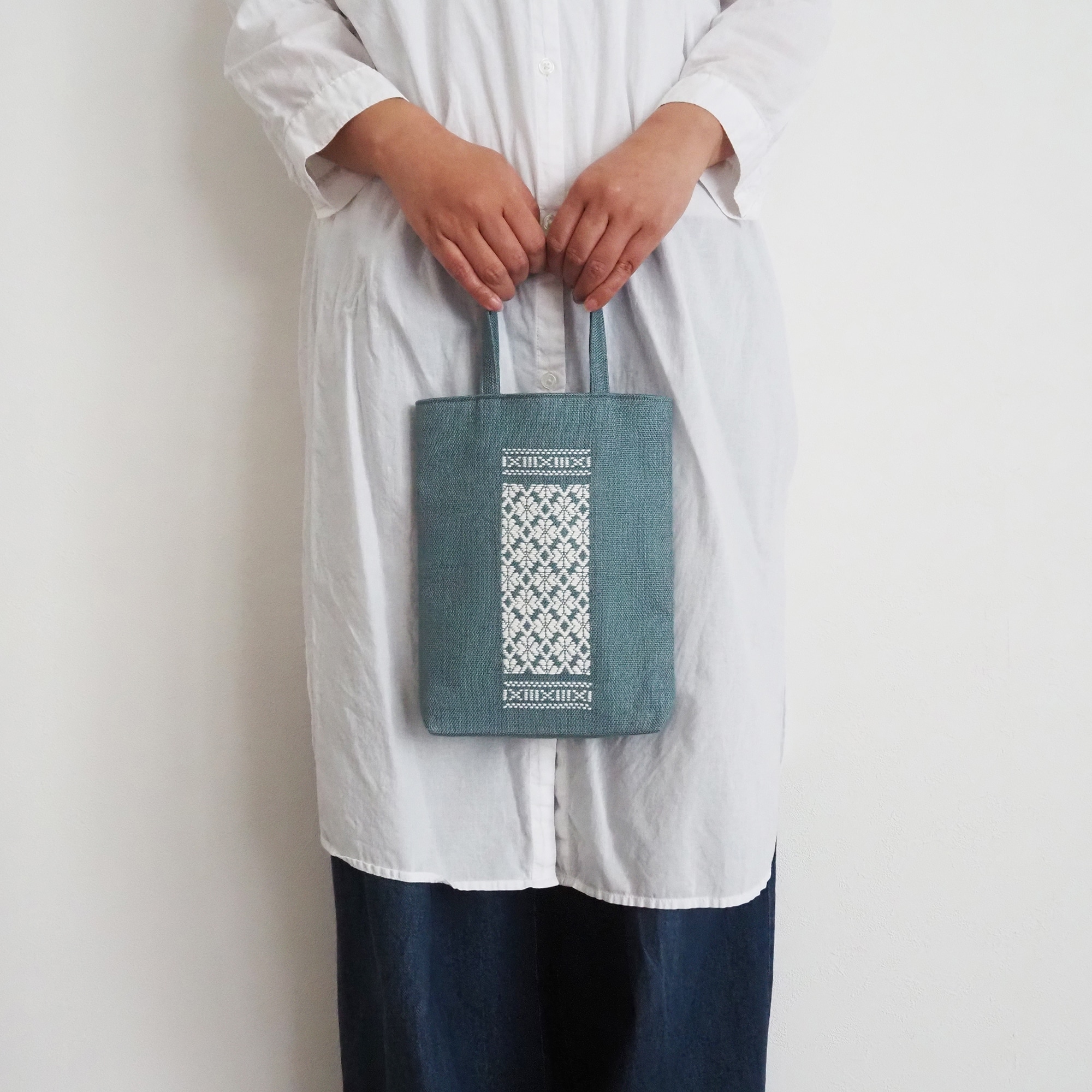 青森県　弘前こぎん研究所のこぎん刺し「手付小袋」緑