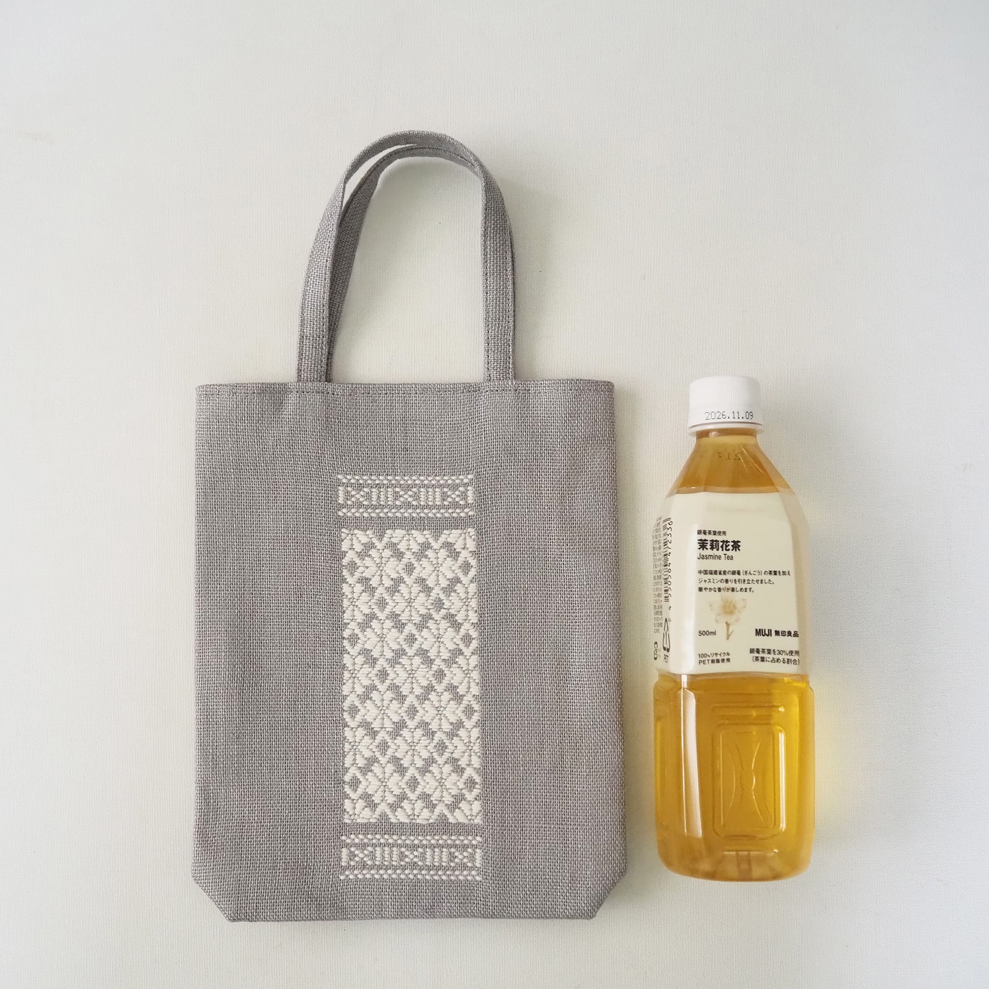 青森県　弘前こぎん研究所のこぎん刺し「手付小袋」グレー