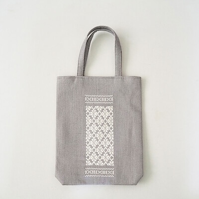 青森県　弘前こぎん研究所のこぎん刺し「手付小袋」グレー