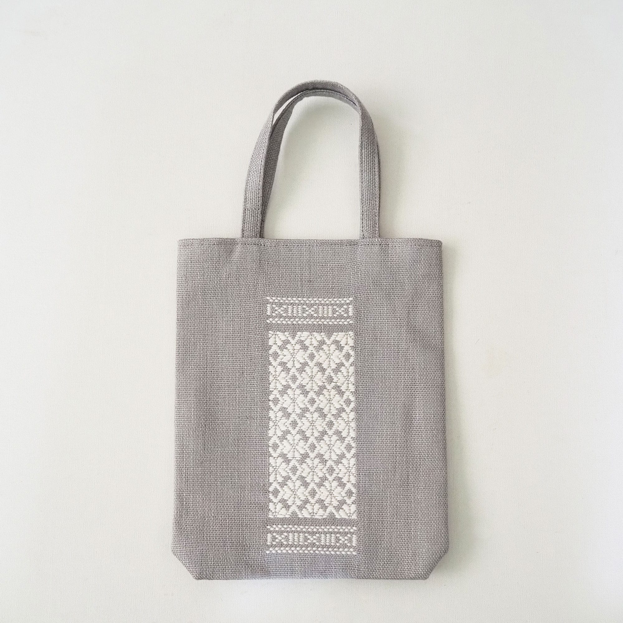 青森県　弘前こぎん研究所のこぎん刺し「手付小袋」グレー