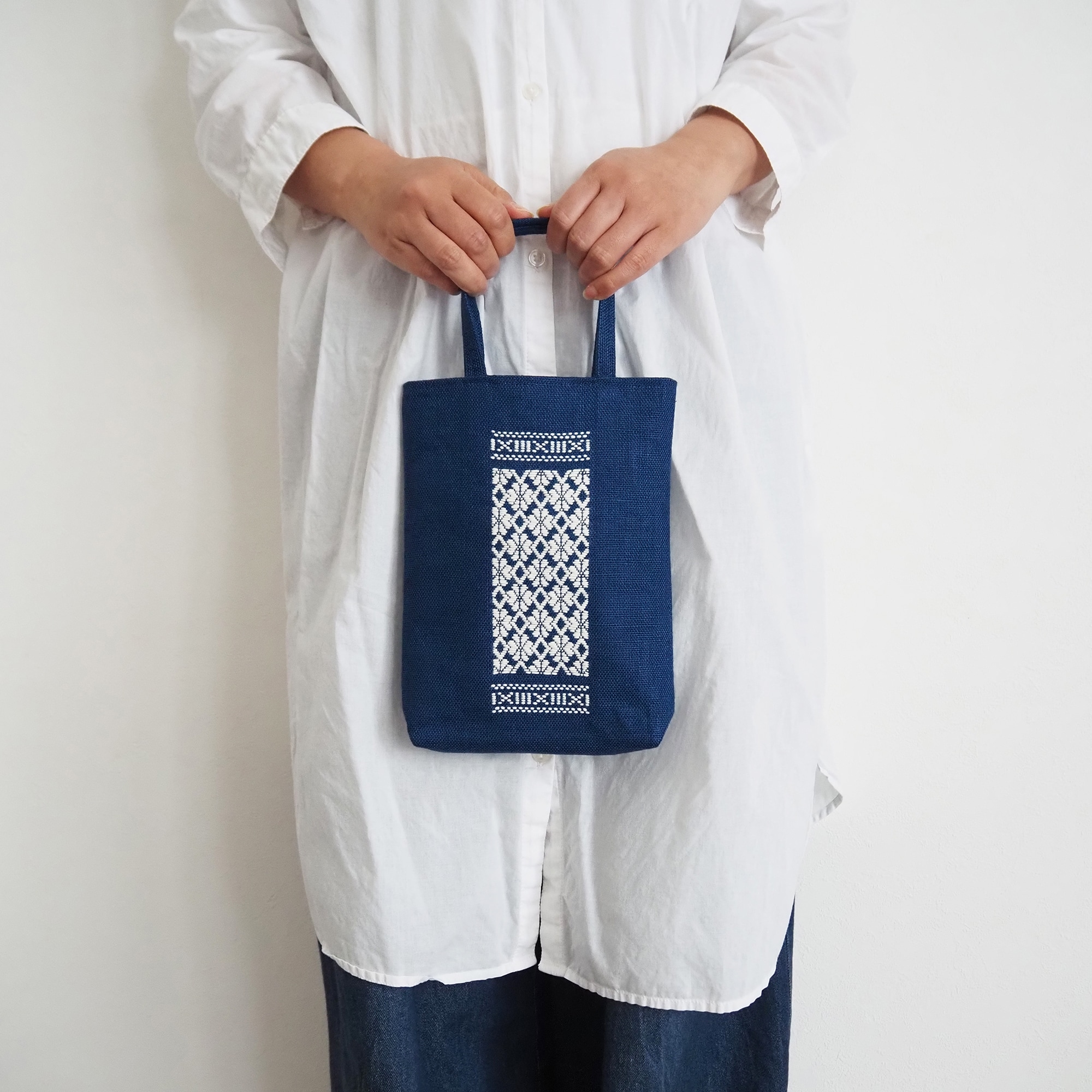 青森県　弘前こぎん研究所のこぎん刺し「手付小袋」青