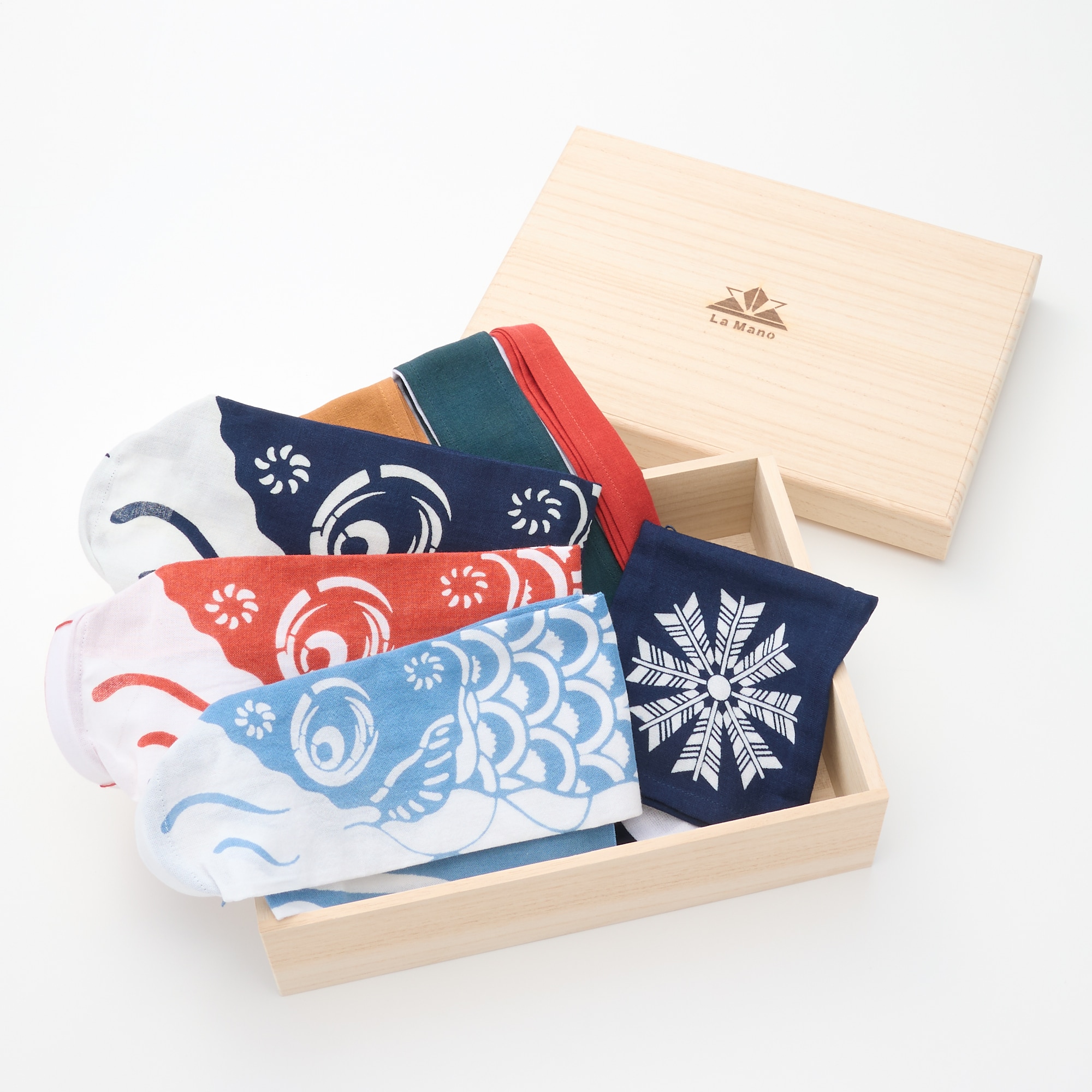 クラフト工房LaManoの「藍と草木の型染鯉のぼり」 