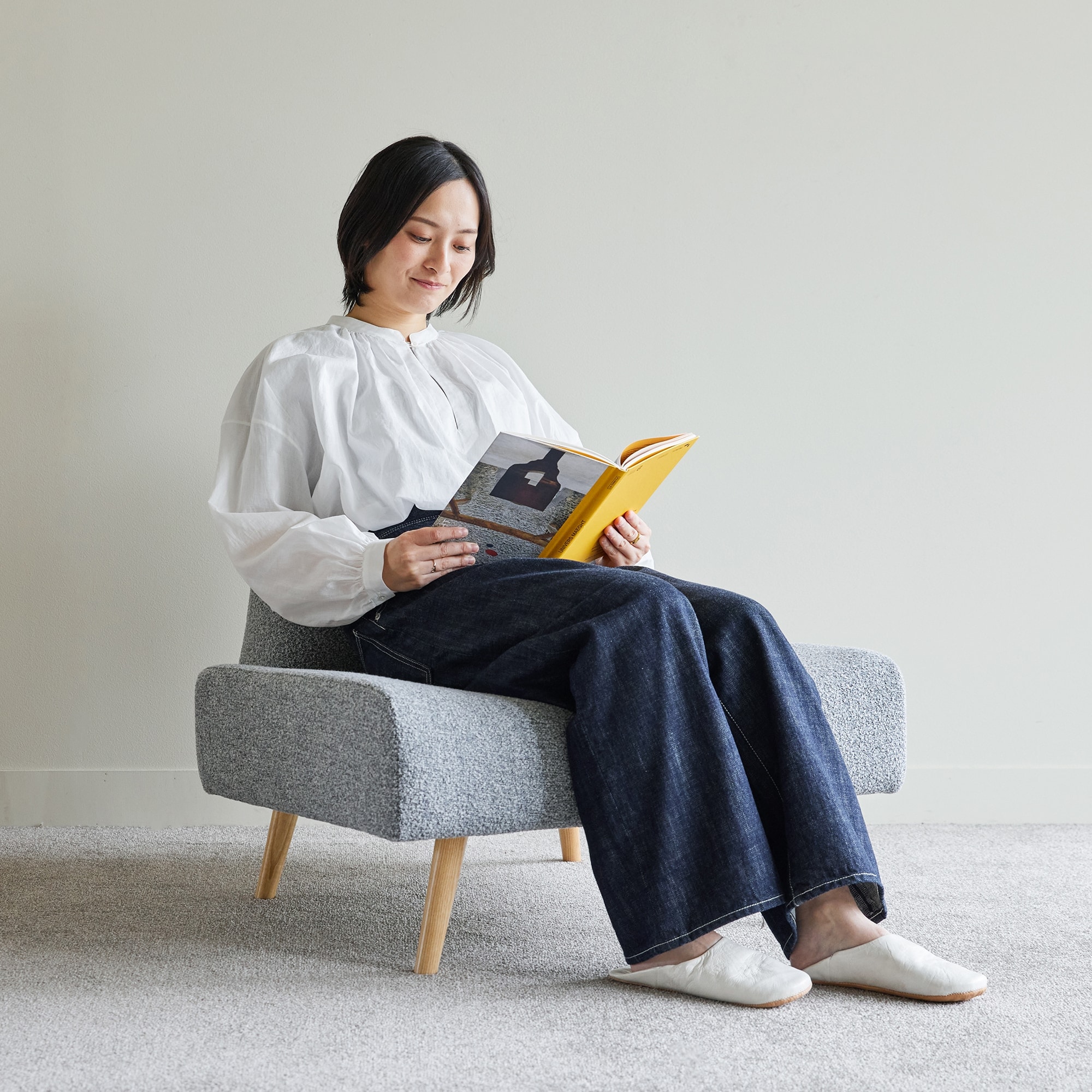 【新古品】［ＩＤＥＥ］ＡＯ　ＳＯＦＡ　（１）　ＢＯＵＣＬＥ　ＢＬＡＣＫ