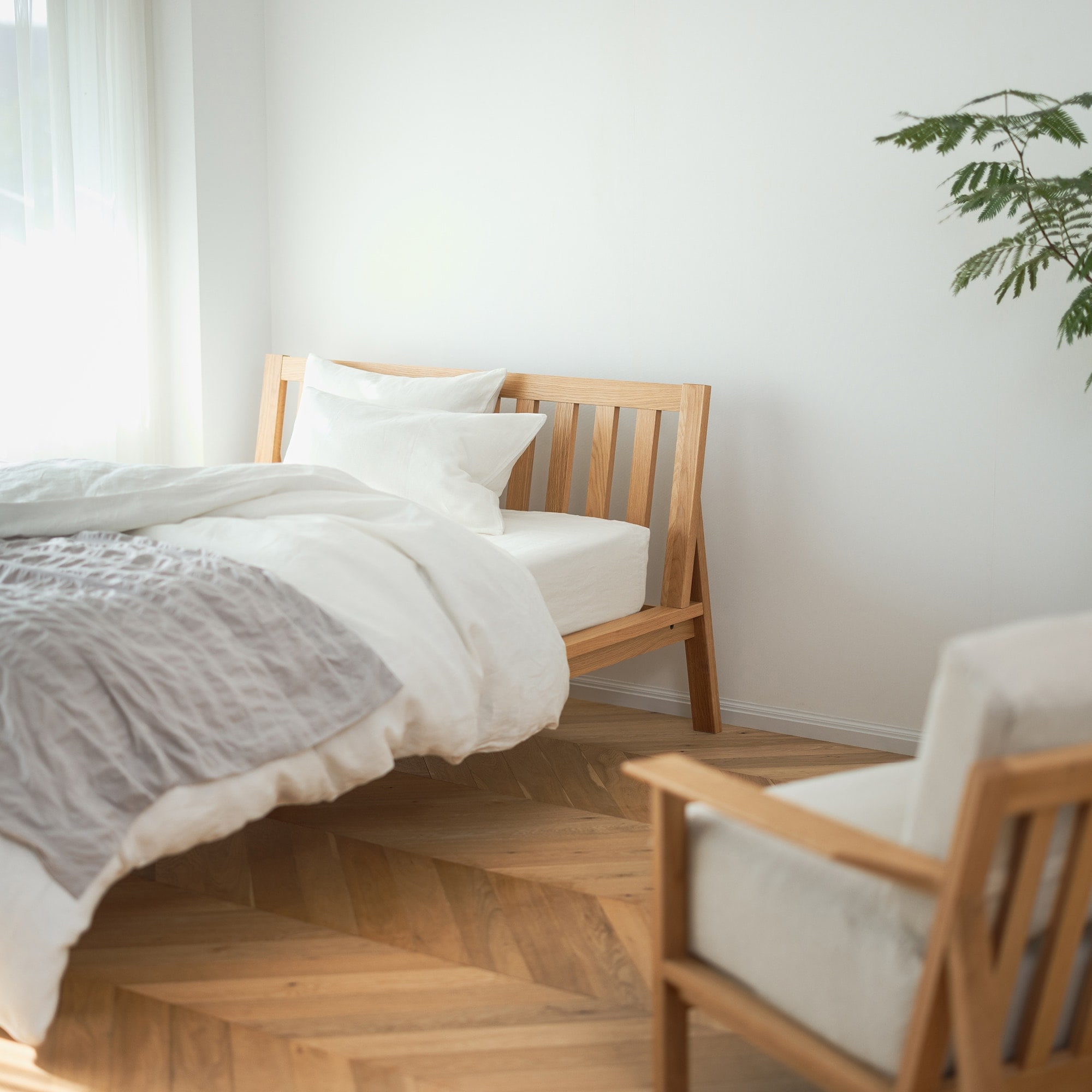 【新古品】もたれかかれる木製ベッド　オーク材突板　シングル