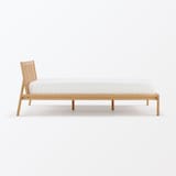 【新古品】もたれかかれる木製ベッド　オーク材突板　セミダブル