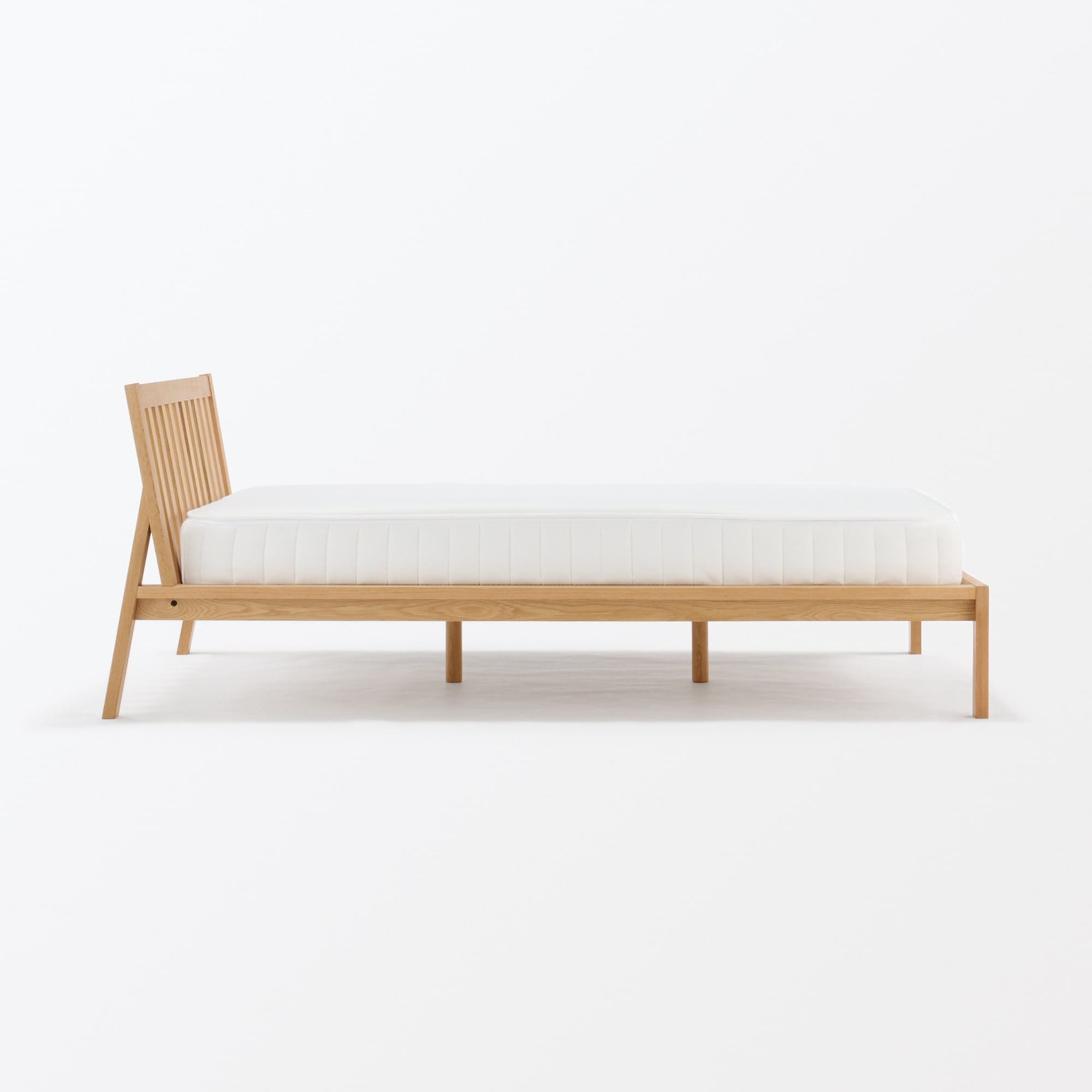 【新古品】もたれかかれる木製ベッド　オーク材突板　セミダブル