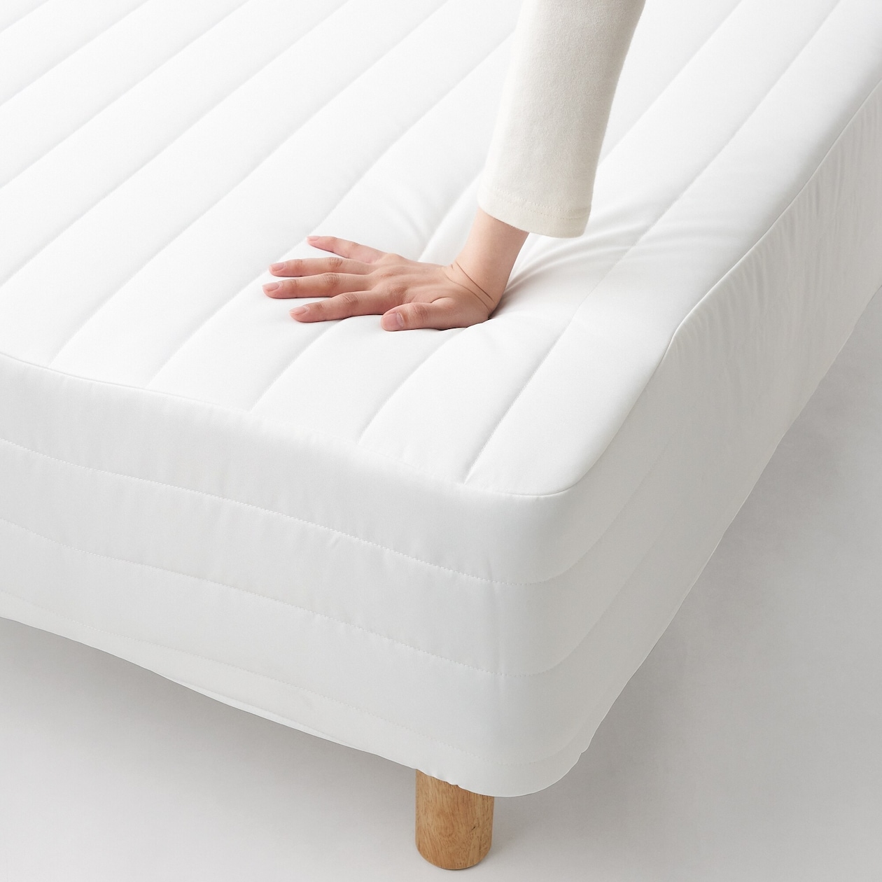 【新古品】脚付マットレス　ポケットコイル　（洗えるカバー　組み立て仕様）スモール