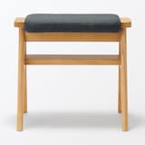 【新古品】再生ポリエステル混　木製スタッキングスツール　チャコール