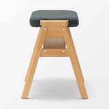 【新古品】再生ポリエステル混　木製スタッキングスツール　チャコール