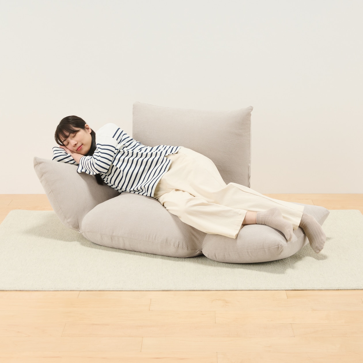 【新古品】リクライニング　フロアソファ　１シーター　グリーン