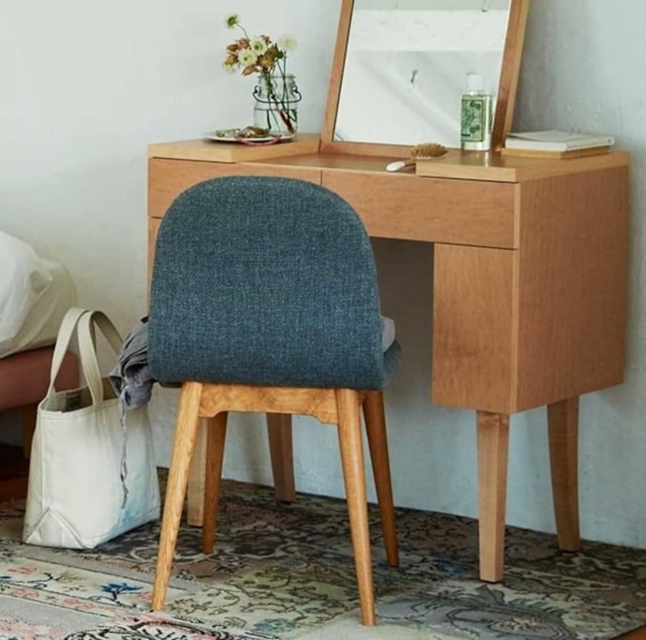 【新古品】［ＩＤＥＥ］ＣＯＣＨＯＮＮＥＴ　ＣＨＡＩＲ　ＧＲＡＹ　ＮＡ　Ｌｅｇｓ