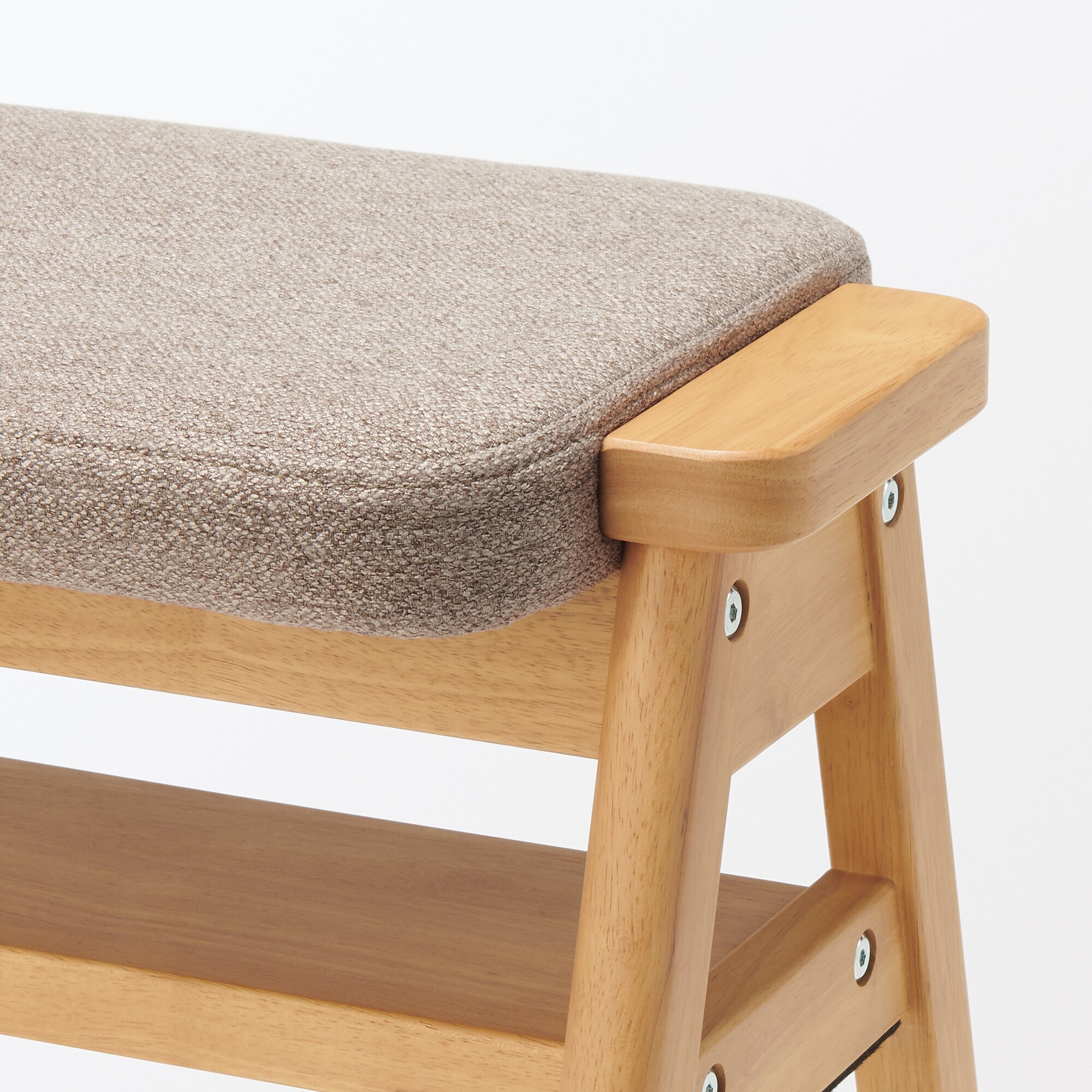 【新古品】再生ポリエステル混　木製スタッキングスツール　ライトブラウン