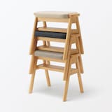 【新古品】再生ポリエステル混　木製スタッキングスツール　ライトブラウン