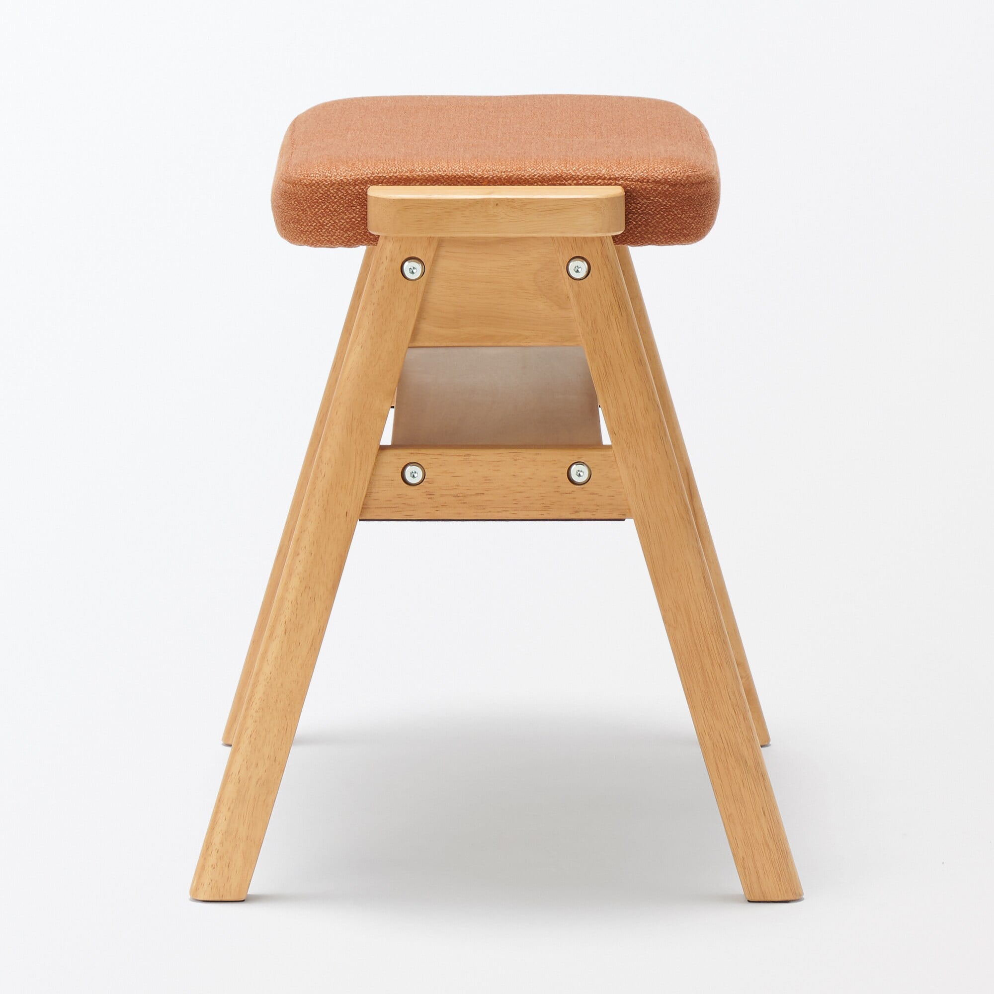 【新古品】再生ポリエステル混　木製スタッキングスツール　オレンジ