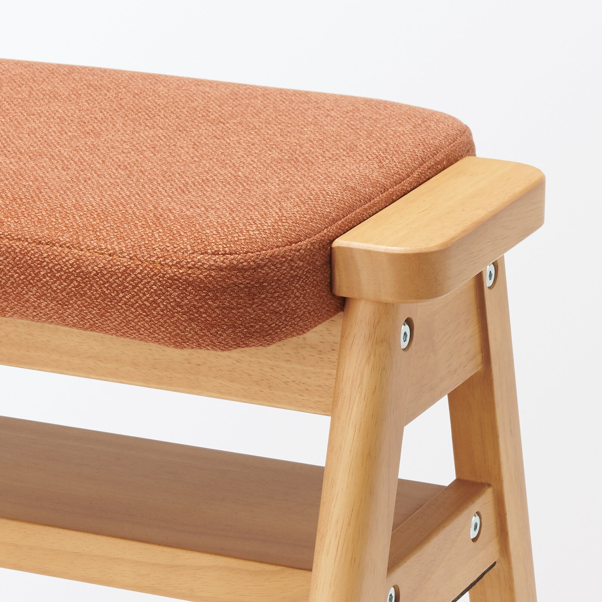 【新古品】再生ポリエステル混　木製スタッキングスツール　オレンジ