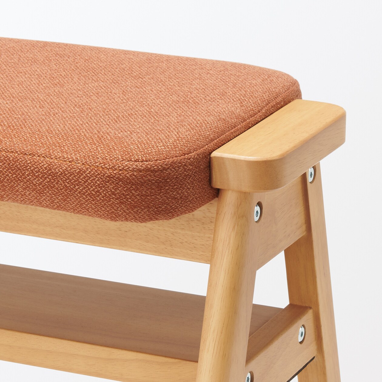 【新古品】再生ポリエステル混　木製スタッキングスツール　オレンジ