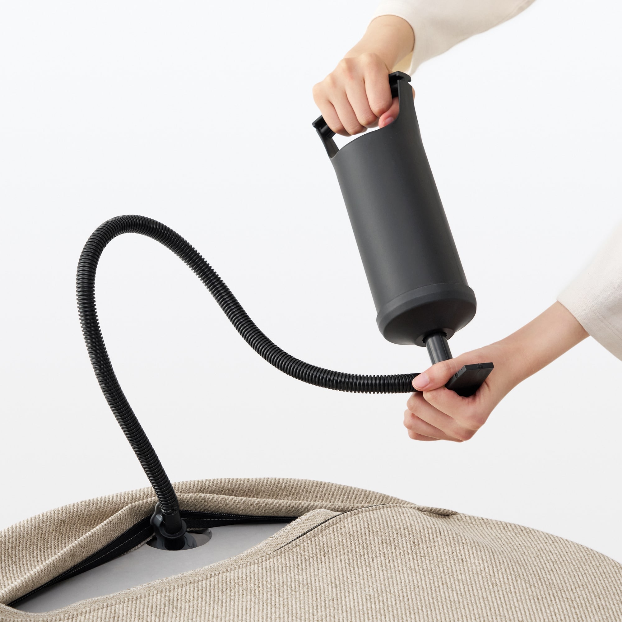 【新古品】空気でできたフロアクッション　ポリエステル　ベージュ