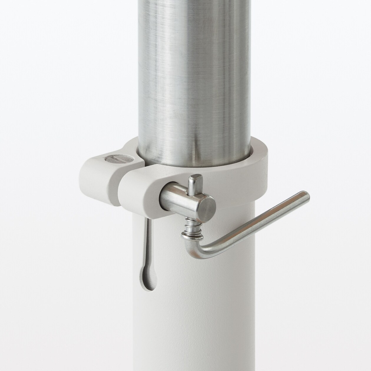 【新古品】サイドテーブル　昇降式