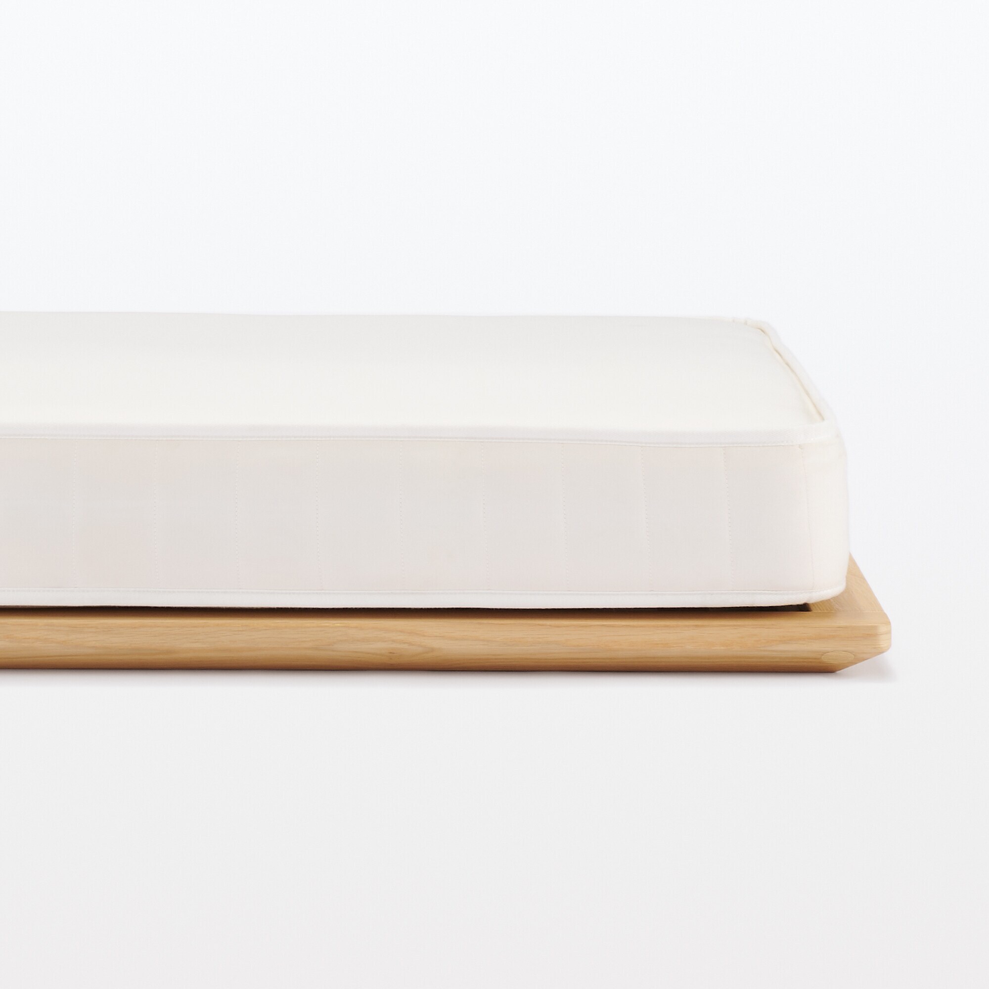 【新古品】木製ベッドフレーム