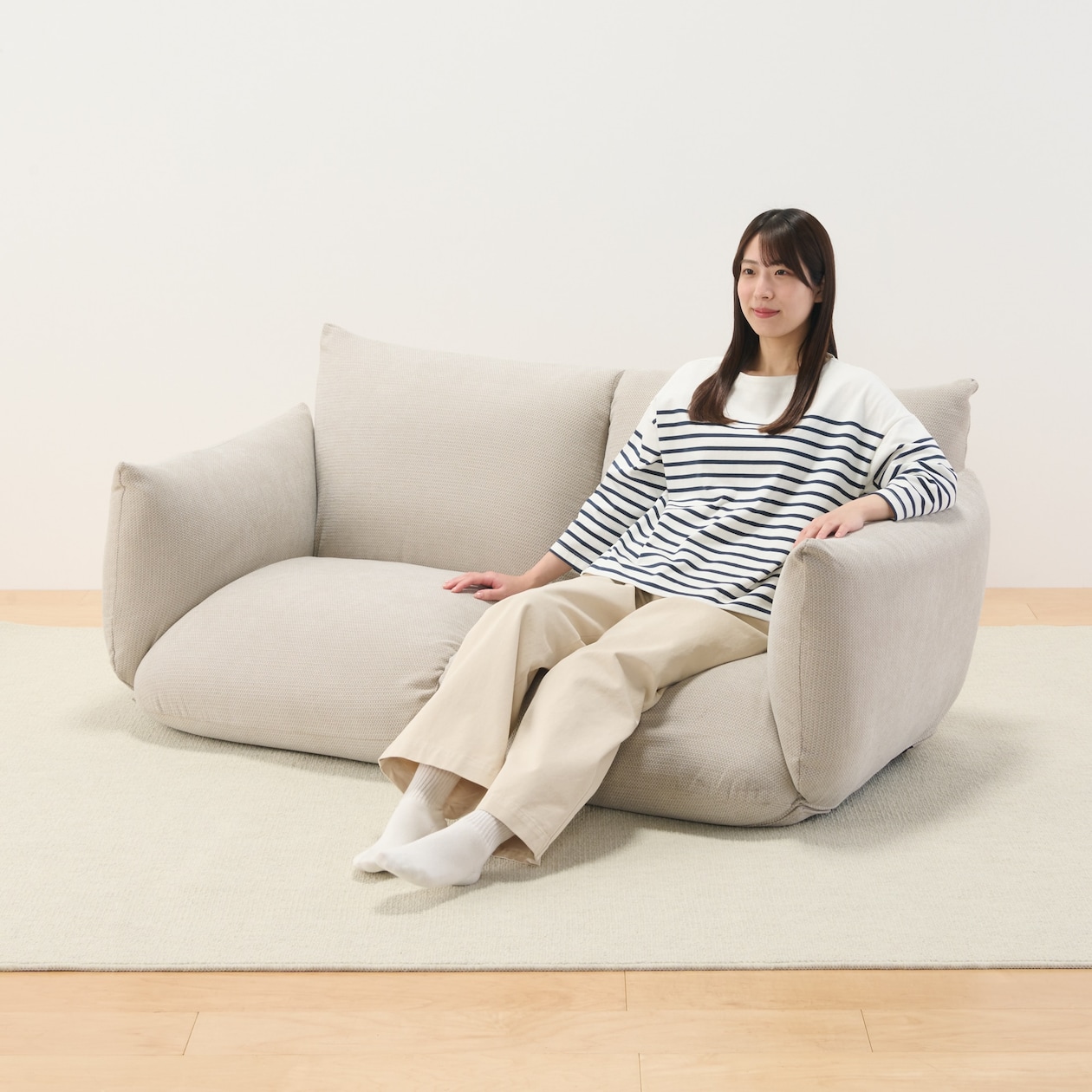 【新古品】リクライニング　フロアソファ　２シーター　ベージュ