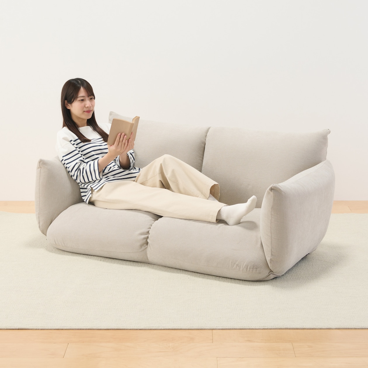 【新古品】リクライニング　フロアソファ　２シーター　ベージュ