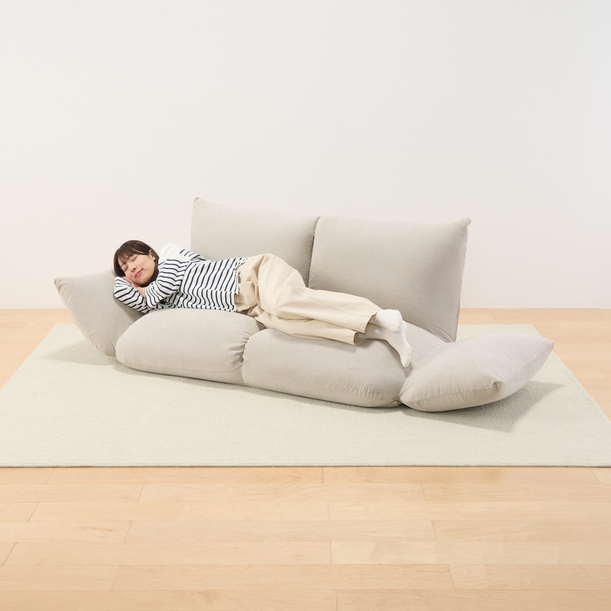 【新古品】リクライニング　フロアソファ　２シーター　ベージュ