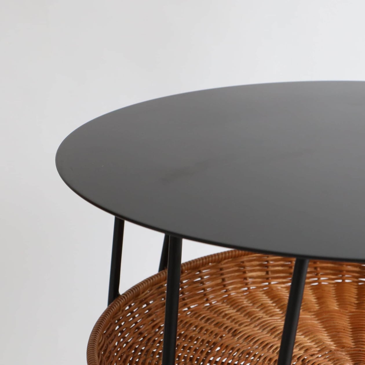 【新古品】［ＩＤＥＥ］ＷＡＬＬＡＢＹ　ＬＯＷ　ＴＡＢＬＥ　ＲＯＵＮＤ　ＢＬＡＣＫ