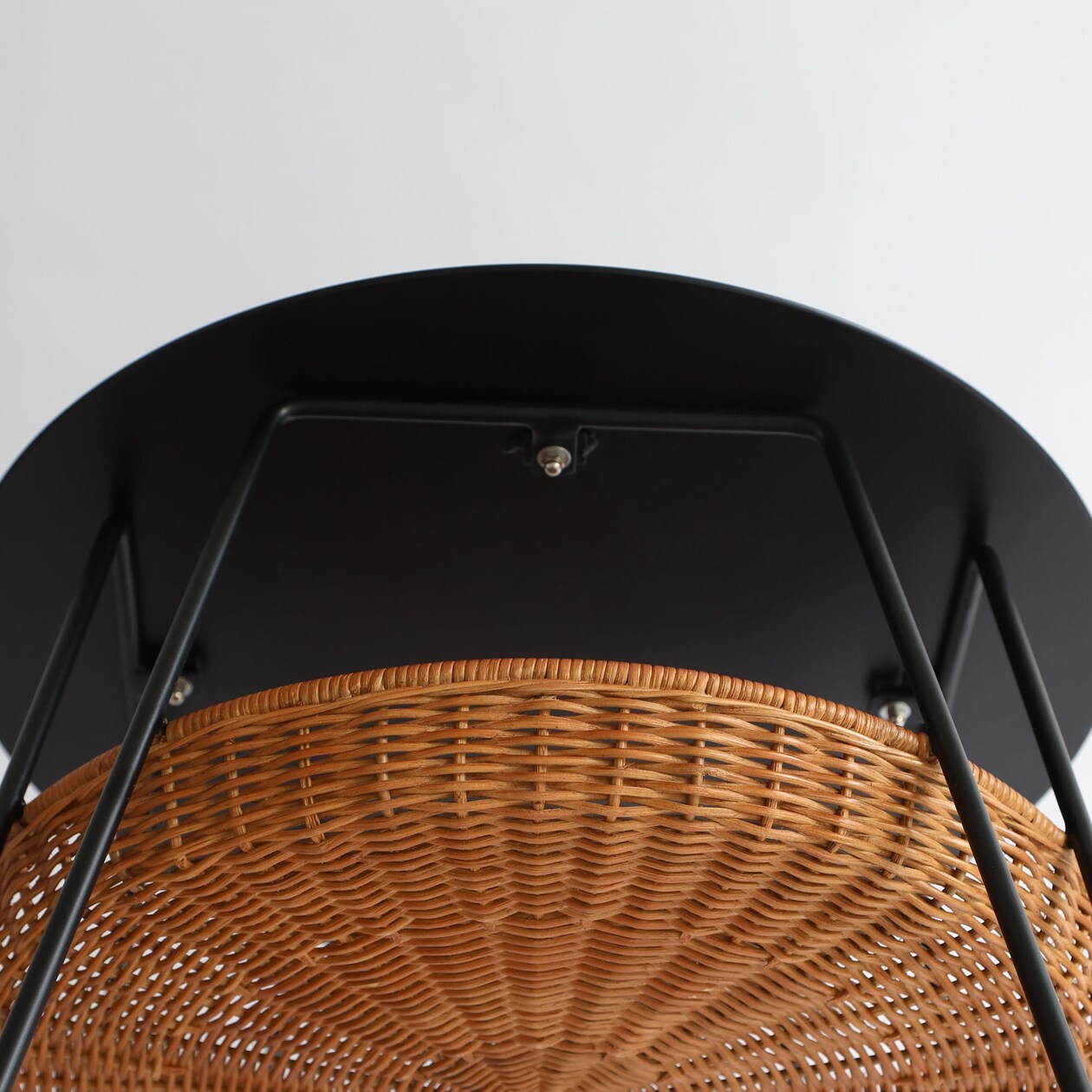 【新古品】［ＩＤＥＥ］ＷＡＬＬＡＢＹ　ＬＯＷ　ＴＡＢＬＥ　ＲＯＵＮＤ　ＢＬＡＣＫ