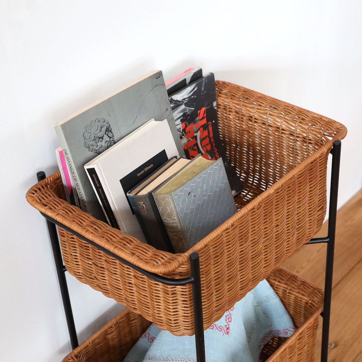 【新古品】［ＩＤＥＥ］ＷＡＬＬＡＢＹ　ＢＡＳＫＥＴ　ＳＴＡＮＤ　Ｂｌａｃｋ